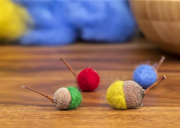 Colorful Felt Acorns – Autumn Decor in a Different Way