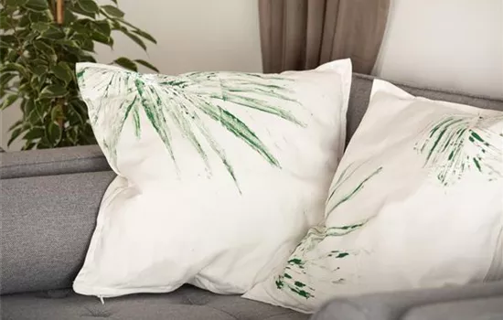 Blätter auf Kissen drucken – die etwas andere Deko Blätter auf Kissen drucken – die etwas andere Deko