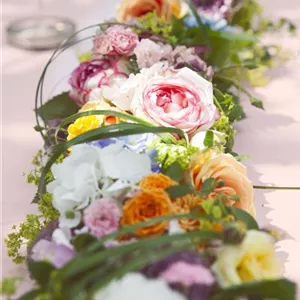 Blumen als ideale Tischdeko für den wichtigsten Tag im Leben Blumen als ideale Tischdeko für den wichtigsten Tag im Leben